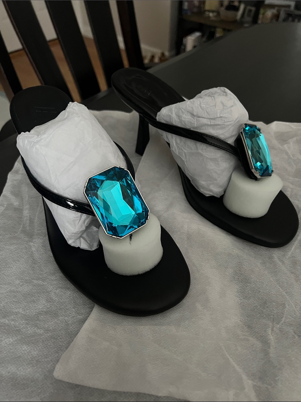 AAJ By Aminah Black Thong 3” Heels with Large Aqua Blue Crystal Accent Sz 9 New
